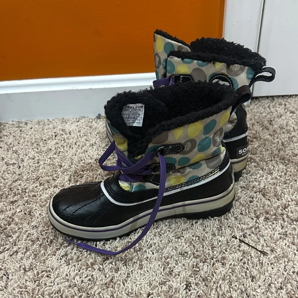 NWOT Sorel Kids' Black and Multicolor Snow Boots size 4